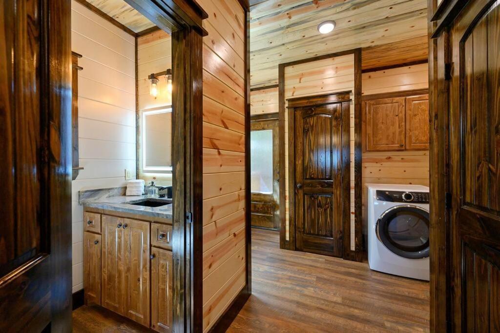 The Whiskey Trip! Family Getaway Villa Broken Bow Exteriör bild